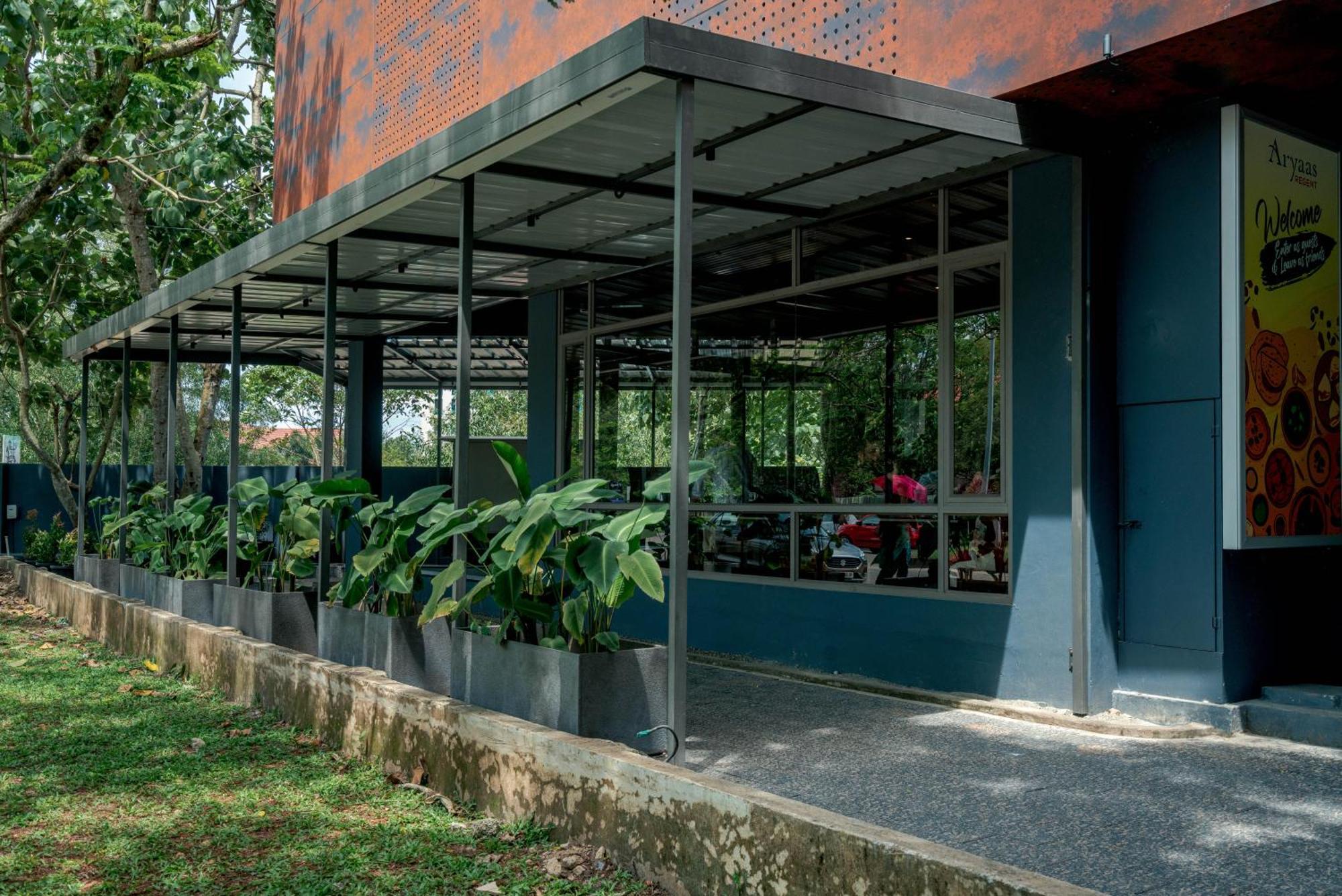 Aryaas Regent Hotel Kochi Екстериор снимка